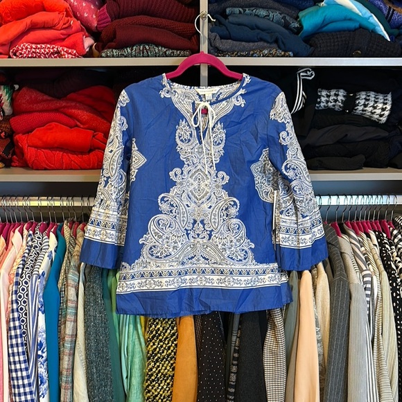 Counterparts blue/white print 3/4 bell sleeve tie front keyhole top size S NWT - Picture 1 of 3